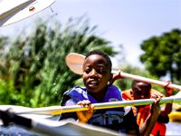#BeautifulNews: Cruising through Khayelitsha on a canoe