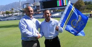 Left: Rob Peters: Marketing and Communications Manager of the Nashua Cape Cobras Right: Competition winner, Llewellyn Benjaman who will run the 2 Oceans Marathon before he will attend the game on Saturday. He is a avid cricket fan and also has tickets for the opening games of the IPL @ Newlands.