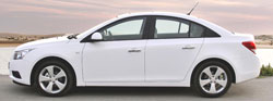 The side view shows how the flared wheel arches are nicely filled with 17-inch alloys.
