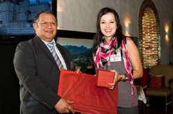 Elizma Spangenberg receiving Robertson Wine Valley’s Great Wine Capitals award from Clarence Johnson.