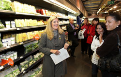 Julia Lovely, Woolworths dietician addressing mothers at the inaugural store tour.
