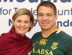 Springbok captain, John Smit and New7Wonders campaign manager, Fiona Furey