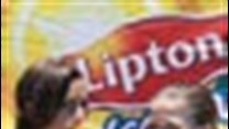 Lipton's floating vending machine attracts bathers