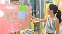 iGlass turns storefront windows into touchscreens