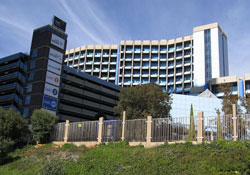 The SABC, back in the news... again... for all the wrong reasons... again. (Image: Wikimedia Commons)
