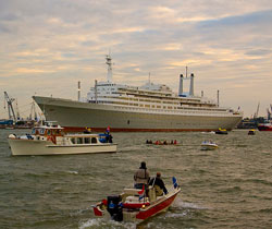 The SS Rotterdam – now a hotel home-from-home and docked in its namesake port. (Image: Kinyuen, via Wikimedia Commons)