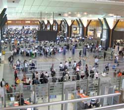 Throngs of passengers at OR Tambo International. More than 4-million people entered or left South Africa through all active border posts over the festive season. Image: