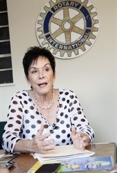 Marion Bunch, director and managing partner of RFHD and a Rotary club member from Georgia, USA, became active in the fight against HIV/AIDS in Africa after losing a son to the disease.
