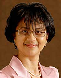 Agriculture, Forestry and Fisheries Minister Tina Joemat-Pettersson has distanced herself from the Foodcorp deal that gave the company large quotas for hake and lobster. Image: GCIS