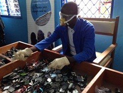 Mobile telephone recycling facility launched in Côte d'Ivoire