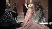Galliano ballgowns designed for Dior as exhibited in Moscow 2011. Image by shakko (Own work) [CC-BY-SA-3.0 (http://creativecommons.org/licenses/by-sa/3.0)], via Wikimedia Commons