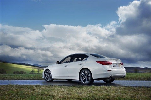 Q50 range boosted by petrol power