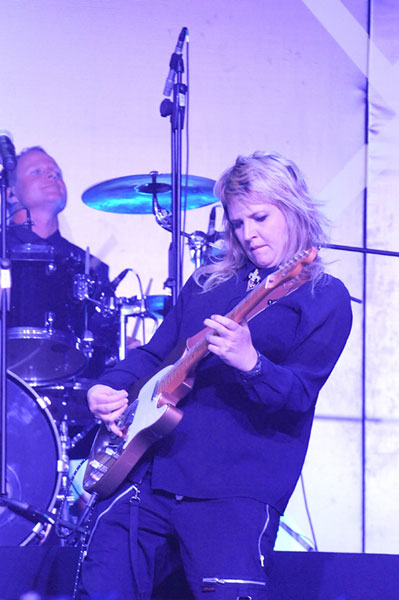 South African rocker Karen Zoid (pictured) entertained the crowd at the Pendoring Advertising Awards, that was held at Vodacom World in Midrand on 24 October. Zoid was joined by Jay du Plessis, Nandi Mngoma and the Horizon Duo for the evening’s entertainment.