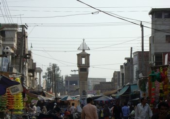 A busy street in a city in Pakistan... The nation is known abroad for issues other than e-commerce, but there is a significant potential market in the sector. (Image: Public Domain)