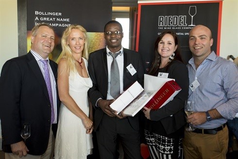 2014 runners-up Cassius Gumbo and Angie Langlands (3rd and 4th from left) with judges Higgo Jacobs (right) and Ginette de Fleuriot and Michael Crossley (left) of Riedel Glassware.