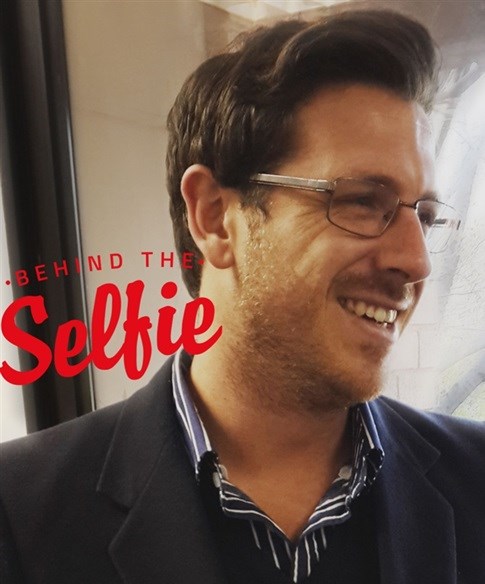 Two tricks to a great selfie: make it look conversational…and don’t make it look like a selfie…