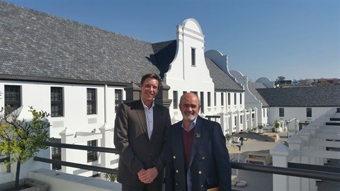 Werner van Antwerpen, who heads up Growthpoint Properties’ specialised sustainability division, left, with Brian Wilkinson, CEO of the Green Building Council of South Africa (GBCSA), right, at the Kirstenhof Office Park in Johannesburg. Kirstenhof, owned by Growthpoint, has become the 100th building to achieve a Green Star SA certification from the GBCSA.
