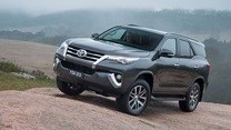 Toyota Fortuner bows in