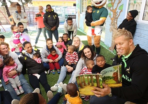 Springbok Sevens captain Kyle Brown reading at the Christine Revell Children’s Home. Image courtesy of Gallo Images