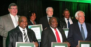 Top achievers in deciduous fruit industry awarded
