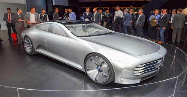 Mercedes showcases new plug-in hybrid car