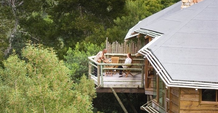 Deluxe adult treehouse hideaway for the discerning