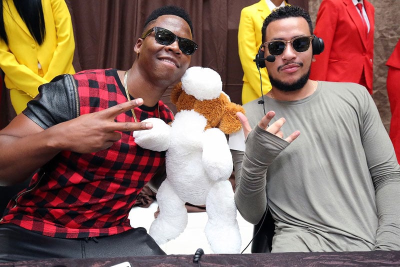 Music stars, Lloyd Cele and AKA, made space in their diaries to help man the pledge lines at East Coast Radio’s Toy Story with Game Corporate Day.