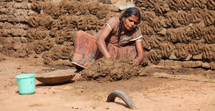 Online buyers mad about cowdung cakes