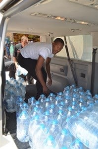Tholang Maphabole from Shoprite Aliwal North assisting with last week's water donation.