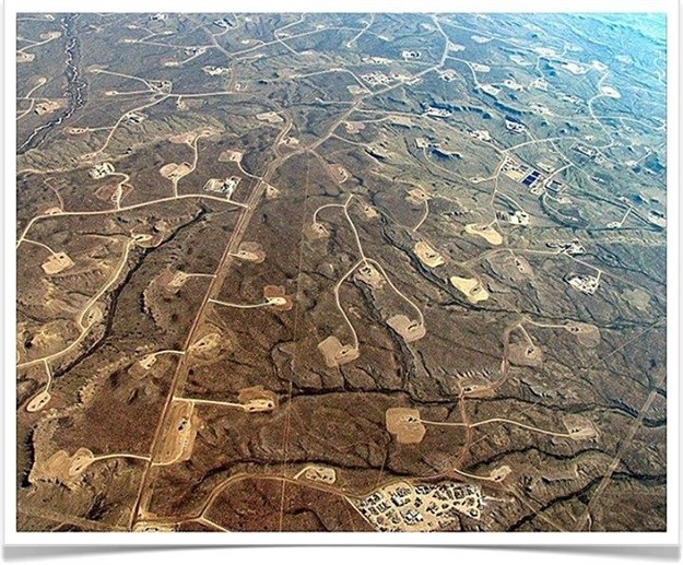 ‘Intensive fracking operation in Colorado, USA’ © Roger Metcalfe