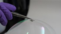 MIT researchers reveal world's thinnest solar cell