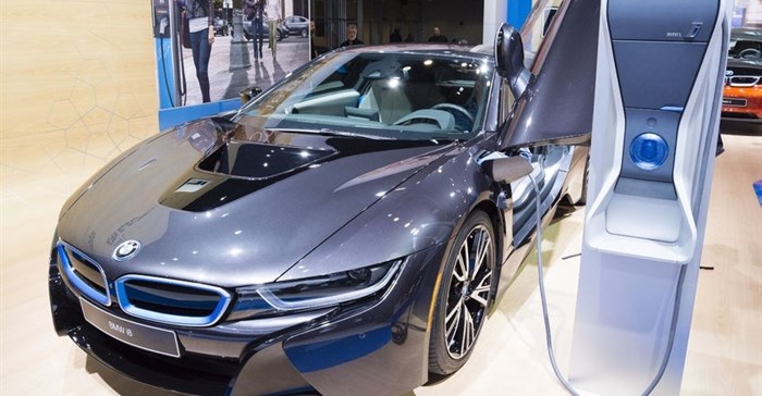 BMW seeks partners to try out charging bays for electric cars