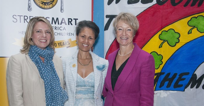 Liesel Battell (StreetSmart Knysna Committee), Melanie Burke (StreetSmart SA chairman) and Sue Mills (StreetSmart Knysna coordinator)
