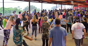 'Sunrisers' gather to sing and dance at Menlyn Park