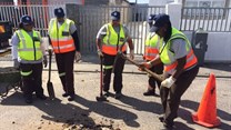 All-female team to repair roads in Heideveld