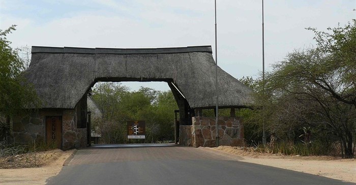 Altaileopard via  - Entrance of the Skukuza-Camp (Kruger National Park)
