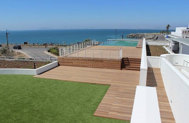 A beautiful deck structure at The Breakwater, V&A Waterfront, built by Town & Country Projects, which won a Gold Award at the ITC-SA Annual Timber Engineered Product Awards last year.