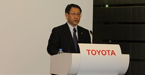 Toyota tips profit dive on strong yen, slower emerging markets
