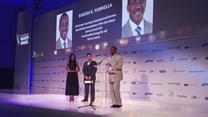 Kandeh Yamkella receives his Lifetime Achievement Award
