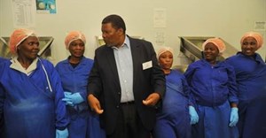 The Minister for Rural Development and Land reform, Gugile Nkwinti recently visited Dynamic Commodities to learn about the operations of the plant and the impact it has on job creation in the province.