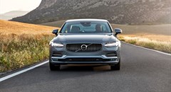Semi-autonomous Volvo S90 SA-bound