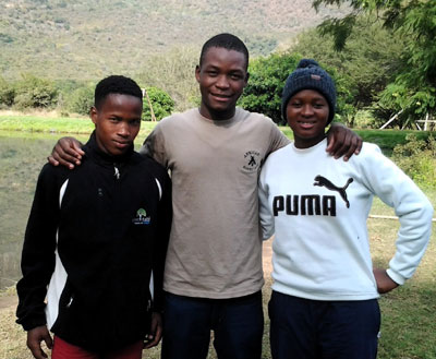 Young changers: Msizi Lugaju (Abashintshi); Tshepo Lebese (African Honey Bee facilitator); Witness Chileza (Abashintshi)