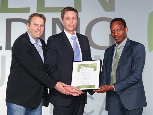 L-R: Manfred Braune, chief technical officer of the GBCSA, Dr Werner van Antwerpen, head of Sustainability at Growthpoint Properties and Seana Nkhahle, chairperson of the GBCSA