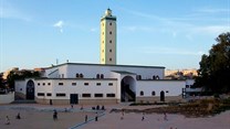 Wafa Mosque, Larache, Morocco. By Dans, CC BY-SA 3.0 –