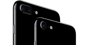 Apple debuts iPhone 7 amid investor concern
