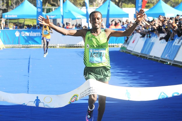 Asefa Negewo (Ethiopia), winner of the Sanlam Cape Town Marathon 2016 42.2km event