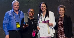 Primedia Lifestyle accepts the Gold Award for the Grocery Avenue campaign at Menlyn Park Shopping Centre, in the category of grand opening, expansion and/or renovation.
From left to right: Jeff Zidel, SACSC Fortress and President; Olive Ndebele, GM of Menlyn for Mowana Properties; Andrea De Wit, Marketing Manager of Menlyn for Primedia Lifestyle; and Amanda Stops, SACSC CEO.