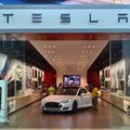 Tesla to build self-driving tech into all cars