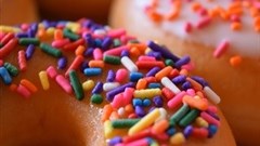 UK bans online ads for junk food targeting children
