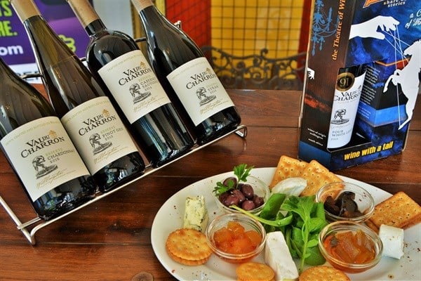 Val du Charron's wines with a platter at Piza e Vino.
